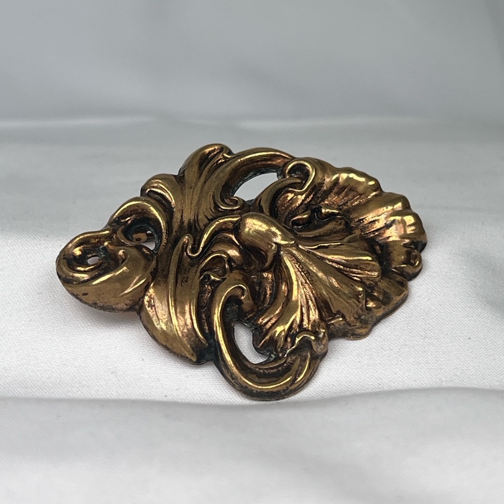 Vintage Gold Tone Art Nouveau Floral Brooch Pin